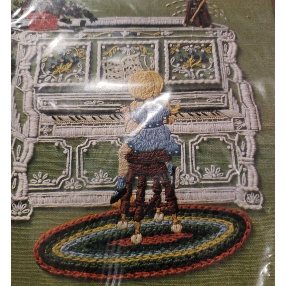 Stitchery embroidery kit 1975 Piano NEW OLD STOCK NOS Vintage Golden Bee‎ B-001